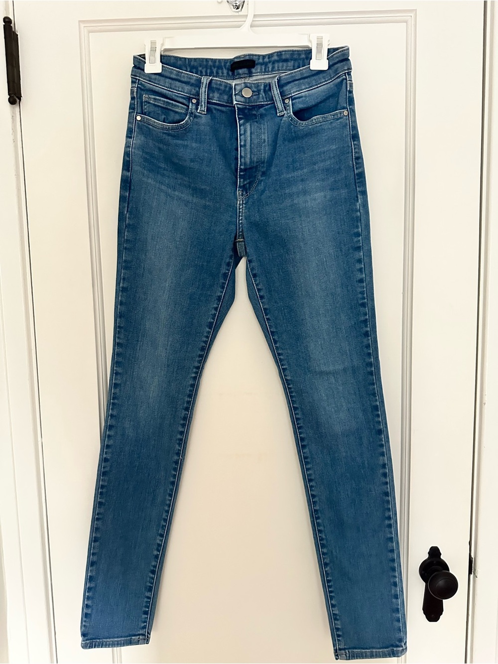 Uniqlo Women size 27 Slim High-Rise Jeans in Blue
